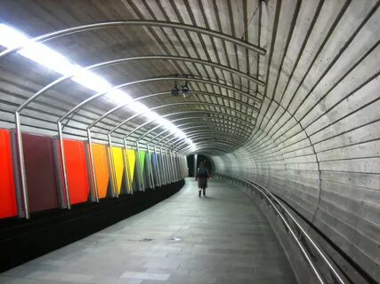 Оранжевая станция метро