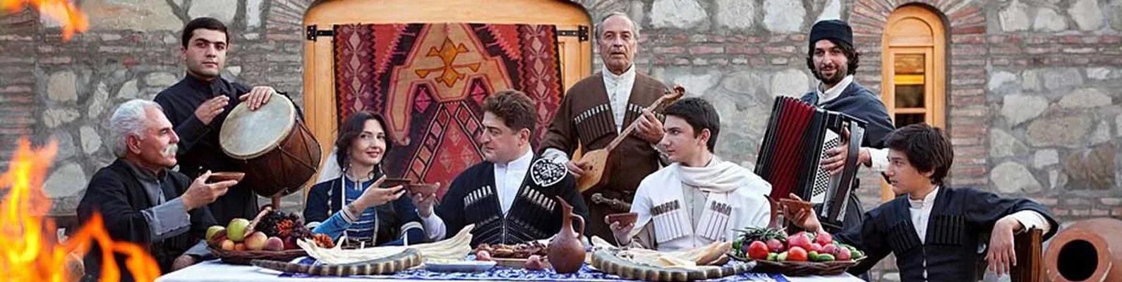 Супра грузинское застолье. Кавказское застолье абхазия. Грузинское гостеприимство. Гостеприимство народов кавказа. Абхазское застолье дурипш.