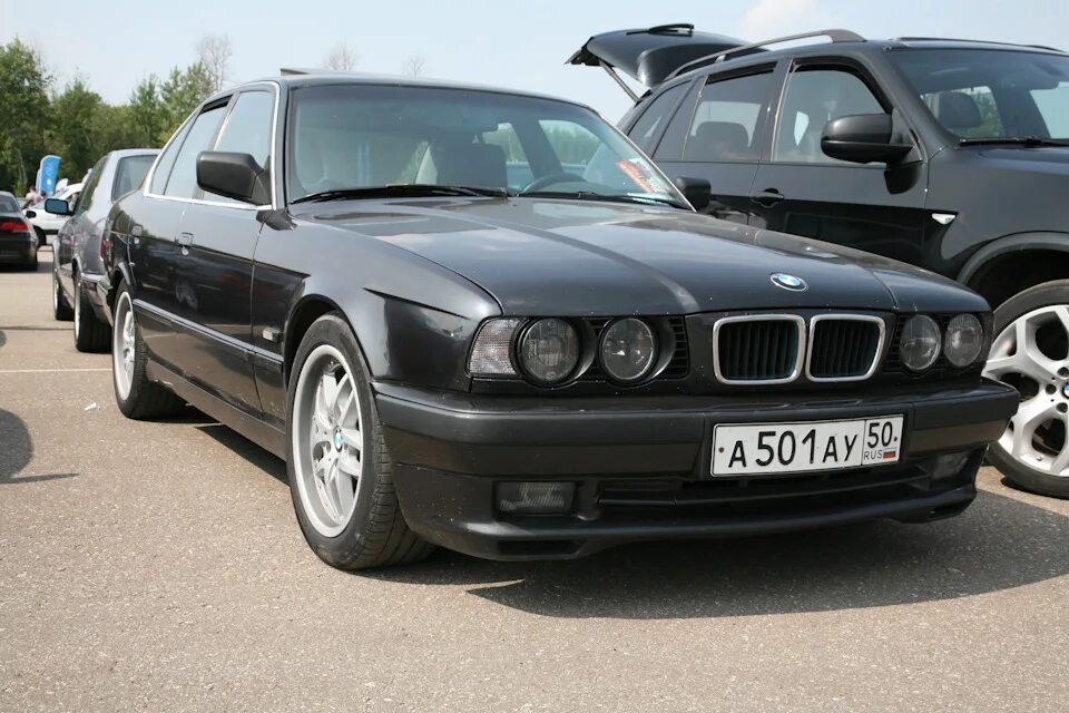 Е34 узкая. БМВ е34 широкая морда. BMW e34 морда. BMW e34 широкая морда. БМВ е34 широкомордая.