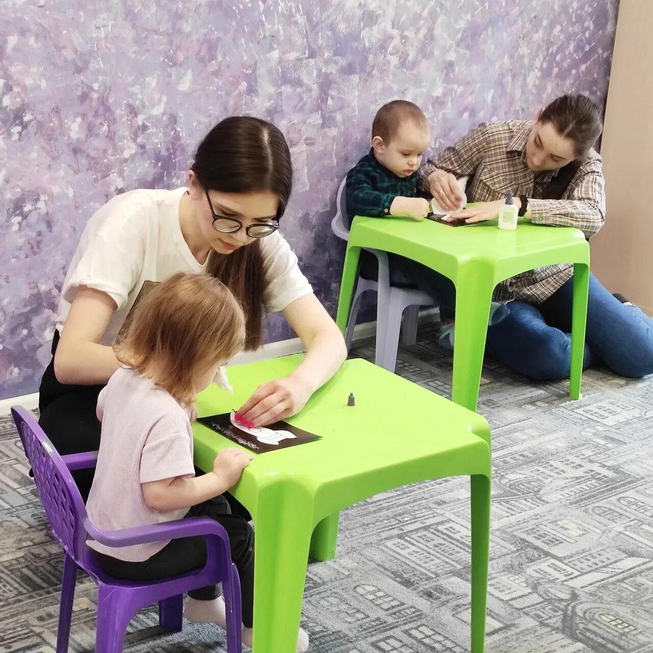 развивающие занятия воронеж. ребенок 4-5 года на развивашках фото. дети средней группы. развивающие занятия воронеж. детский центр развития ребенка воронеж.