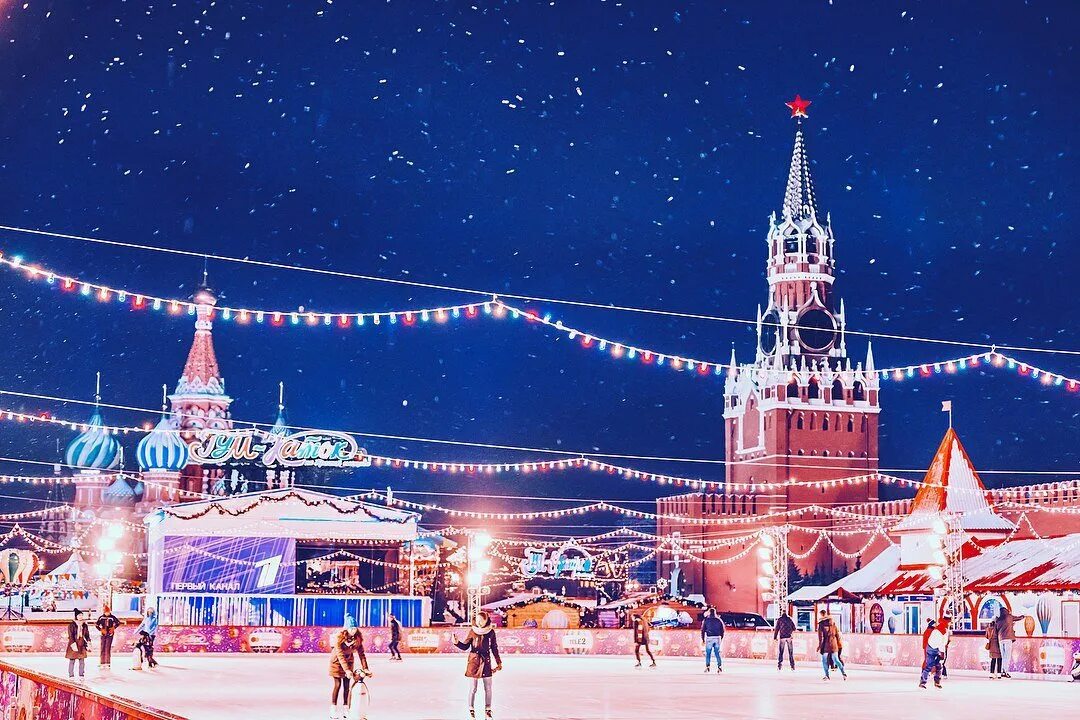 Москва каток на красной площади 2023. Каток в Москве на красной площади. Каток красная площадь новый год. Каток на красной площади сейчас. Каток на красной площади Новогодняя Москва 2024.