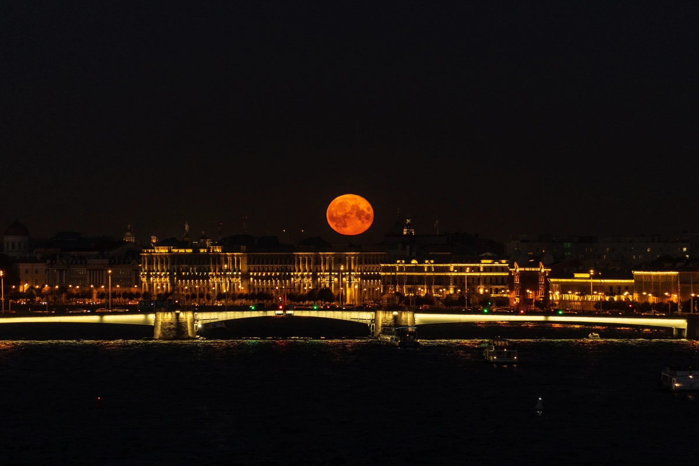 Луна сейчас спб
