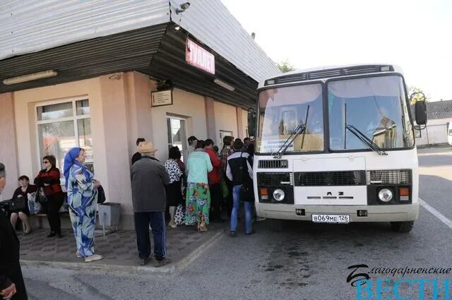 Автобус благодарный ставрополь. Автостанция Благодарный. Номер автостанции Благодарный. Автовокзал Благодарный Ставропольский. Номер автовокзала Благодарный.