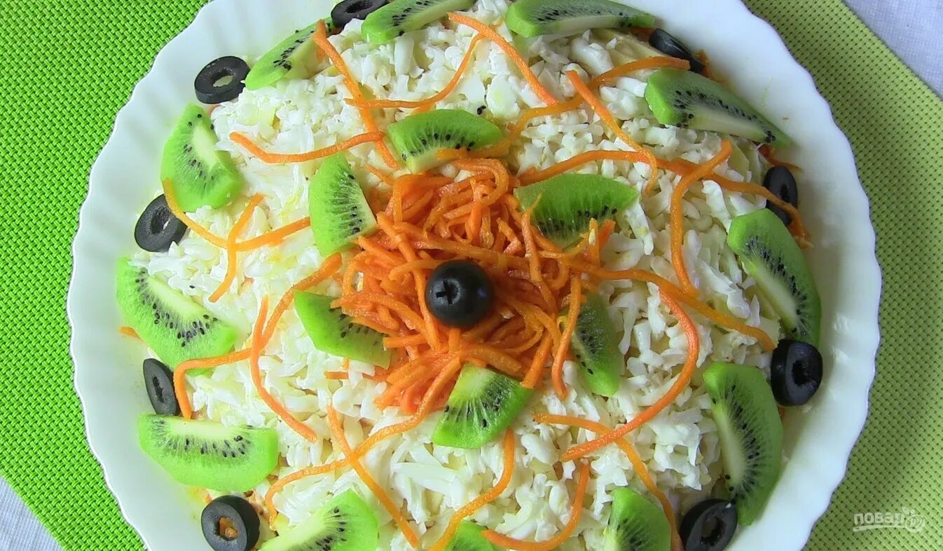 Салат из киви с корейской морковью курицей
