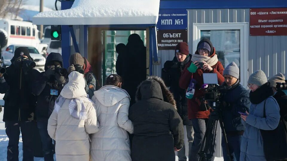 Что говорят родственники погибших в крокусе. Родственники погибших шахта Листвяжная. Авария на шахте Листвяжная список погибших. Фотографии погибших на Листвяжной.