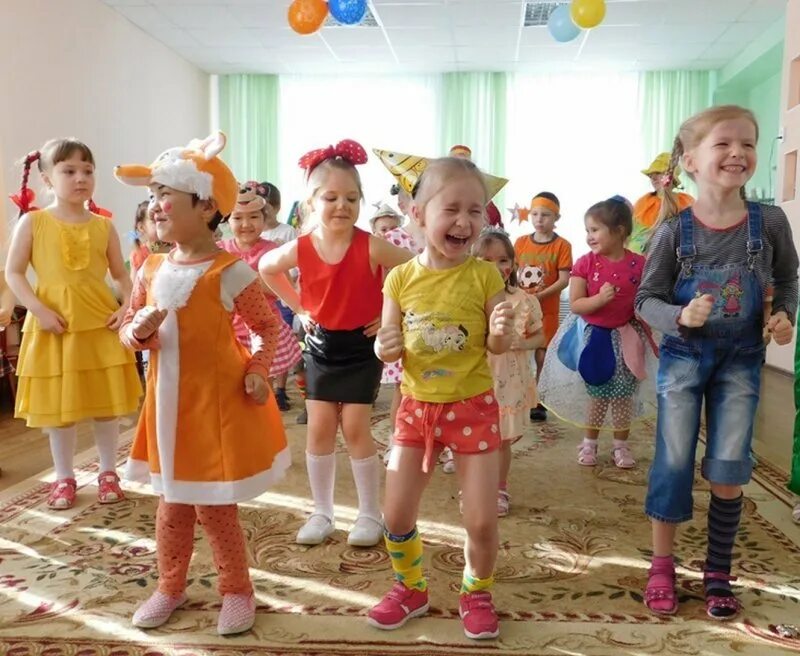 Развлечение для детей на 1 апреля. День смеха в детском саду. Костюм ребенку на день смеха. 1 Апреля праздник в детском саду. Костюм на день смеха в детский сад.