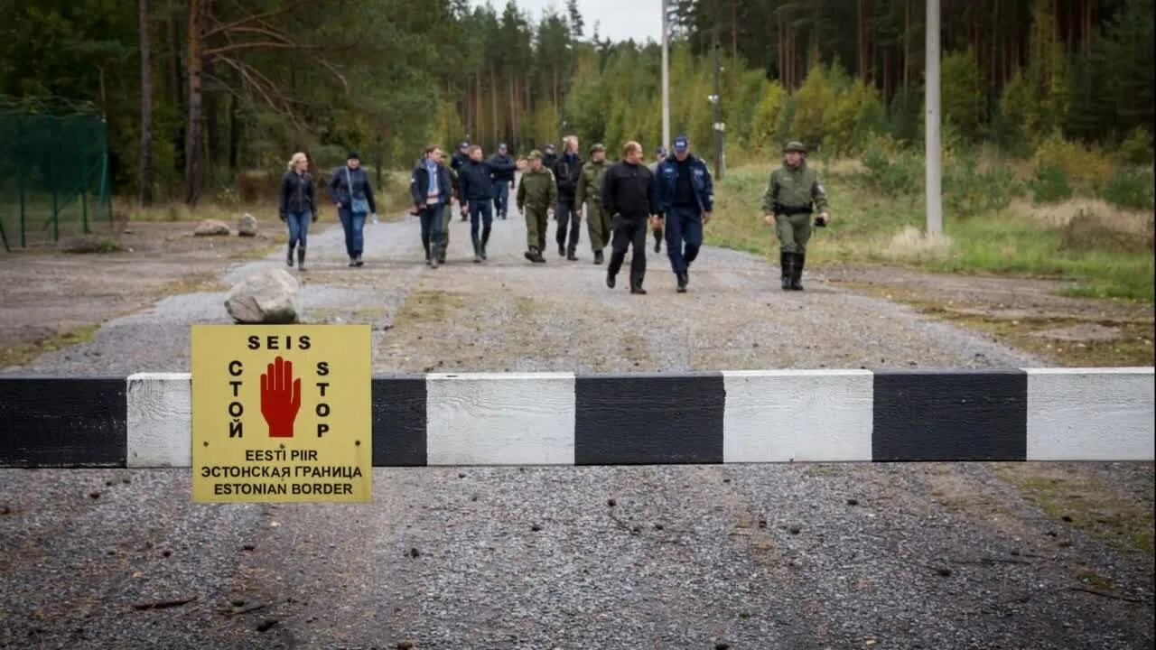 Очередь на границе с эстонией куничина гора. Российско эстонская граница печоры. Погранпункт нарва. Российско-эстонская граница. Российско-эстонская граница.