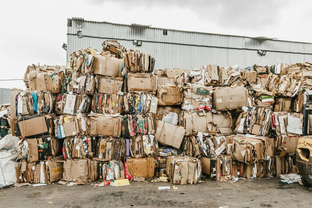 переработка картона. прием макулатуры петербург. прием макулатуры петербург. мс-13в макулатура. макулатура мс 8в прессованная.