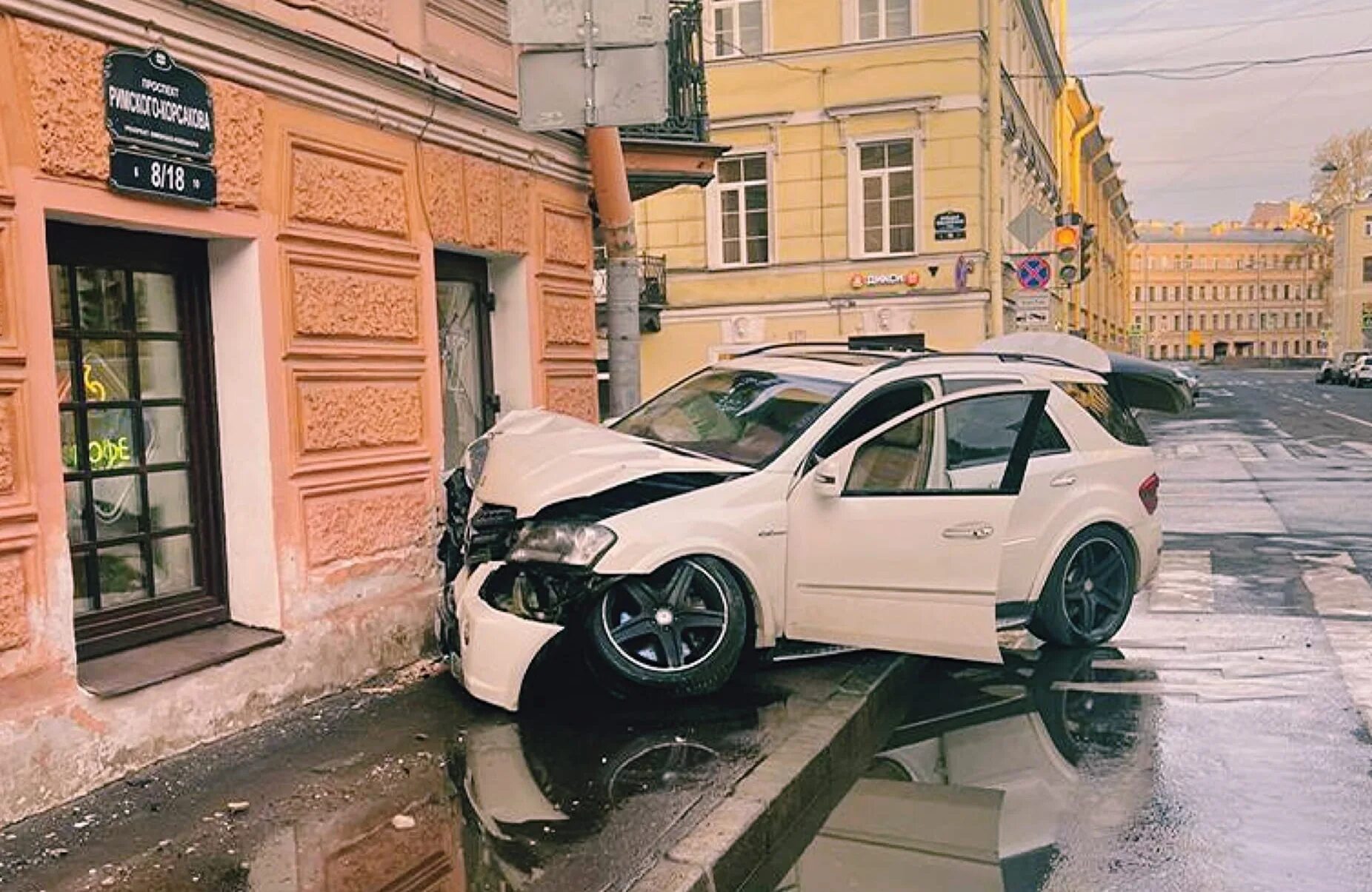 Санкт-Петербург машины. Мерс в Питере.