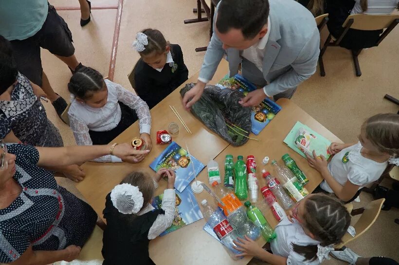 Экологические уроки в школе. Урок экологии в школе. Занятие по экологии. Дети на уроке экологии.