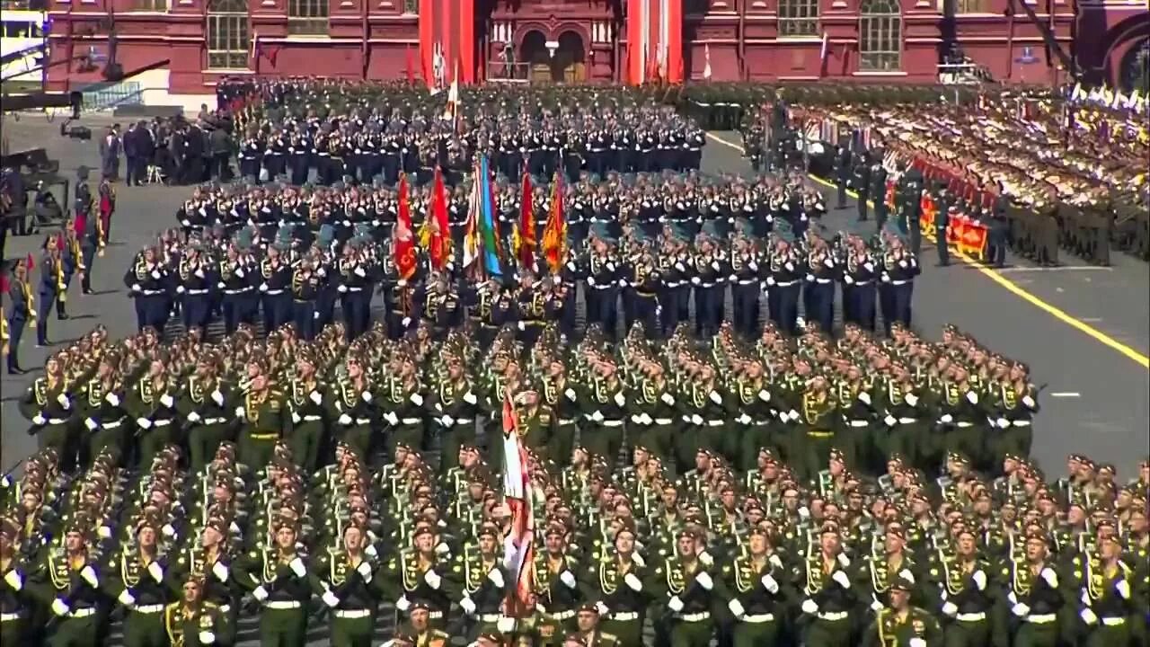 9 мая 70. Парад Победы 2015 в Москве. 70 Лет Победы парад на красной площади. Парад на красной площади 9 мая 2005 года. Парад Победы 2000 года на красной площади в Москве.