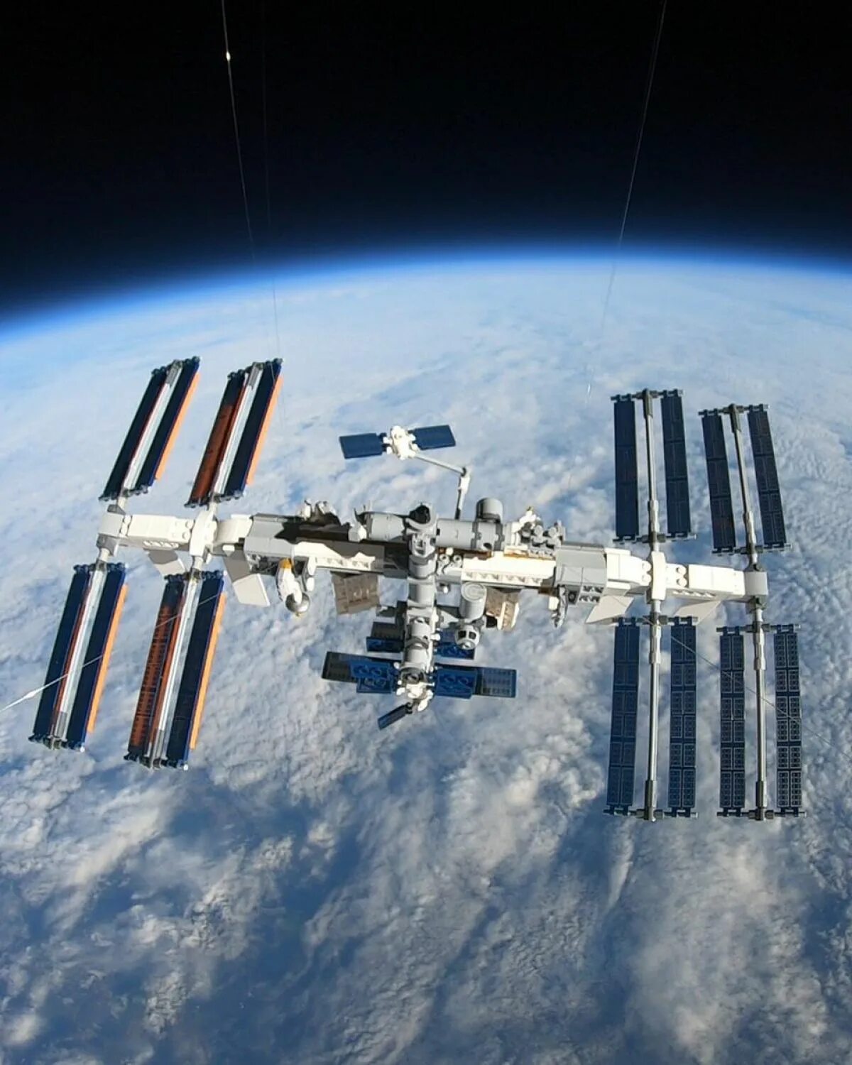 Как называется российская космическая станция. Международная Космическая станция МКС. ISS МКС. МКС 1996. Космическая орбитальная станция МКС.