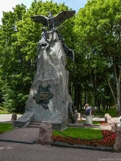 Год монумент