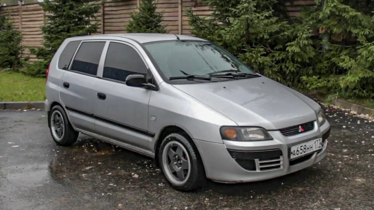 Митсубиси стар отзывы. Mitsubishi space star 1. Mitsubishi space star 2004. Мицубиси спейс 1999. Mitsubishi space star 1.