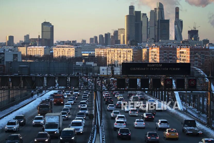 Небоскребы москва сити. Локдаун в москве. Замоскворецкая набережная. Дж смэш москоу невер слип. Москва канада.