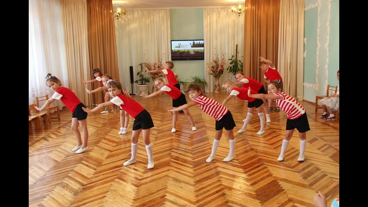 Видео танцы для детей 6 7 лет. Ритмопластика для дошкольников. Танцы в ДОУ. Ритмика в ДОУ. Современные танцы в детском саду.