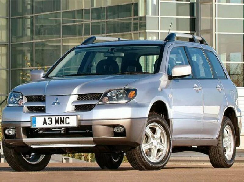 Mitsubishi outlander первое поколение. Mitsubishi Outlander 2003. Mitsubishi Outlander 1 поколение [2003-2007]. Аутлендер 1 поколения. Митсубиси Аутлендер 2003-2005.