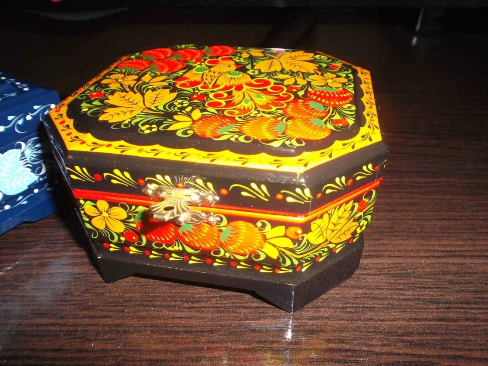 картины из пластилина. хохломская роспись рыжик. хохлома в технике квиллинг. пластилинография хохлома. поделка в стиле хохлома.