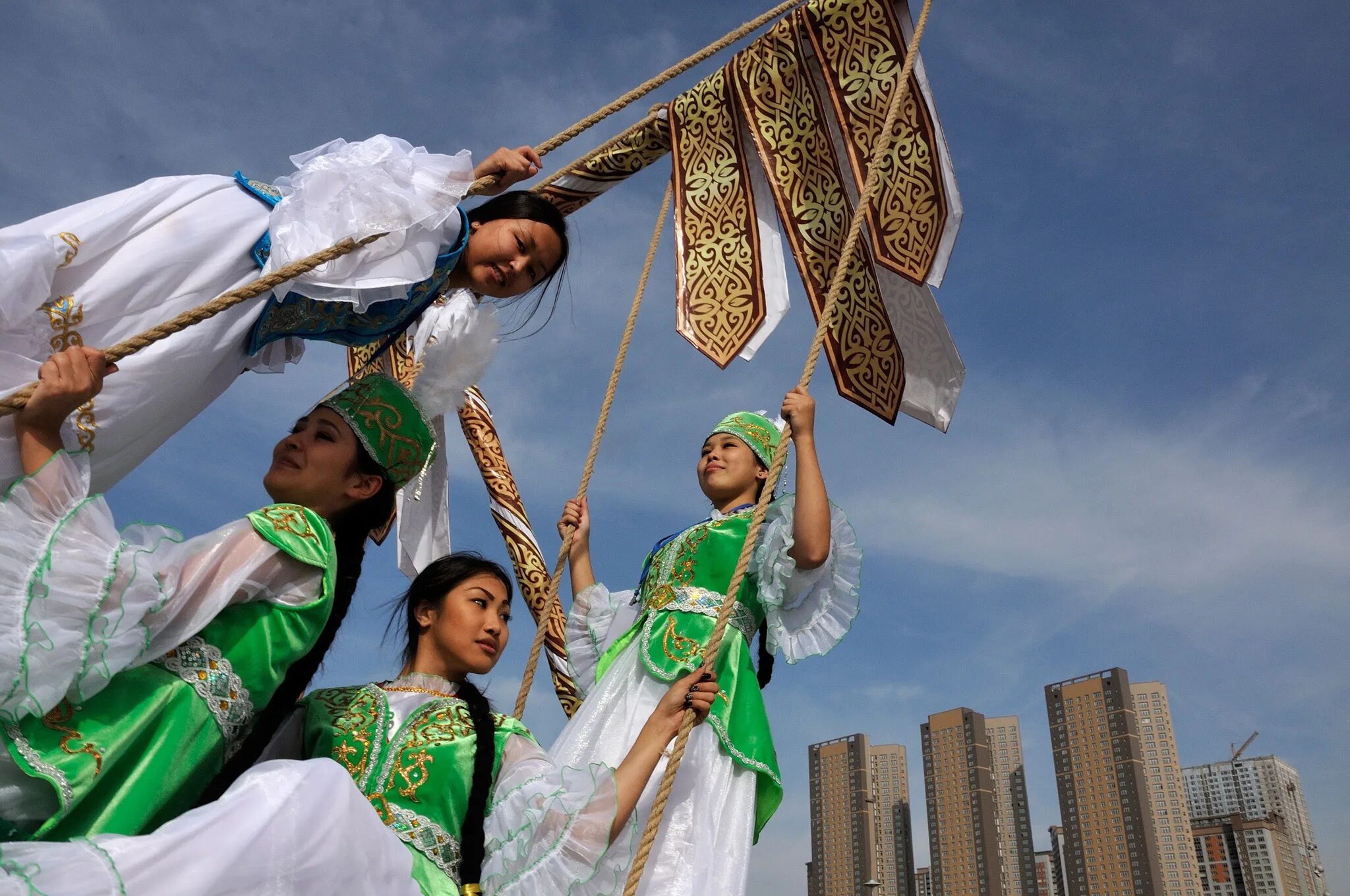 Kazakh traditional. Культура Казахстана. Казахстан культура и традиции. Традиции казахов. Традиции народов Казахстана.