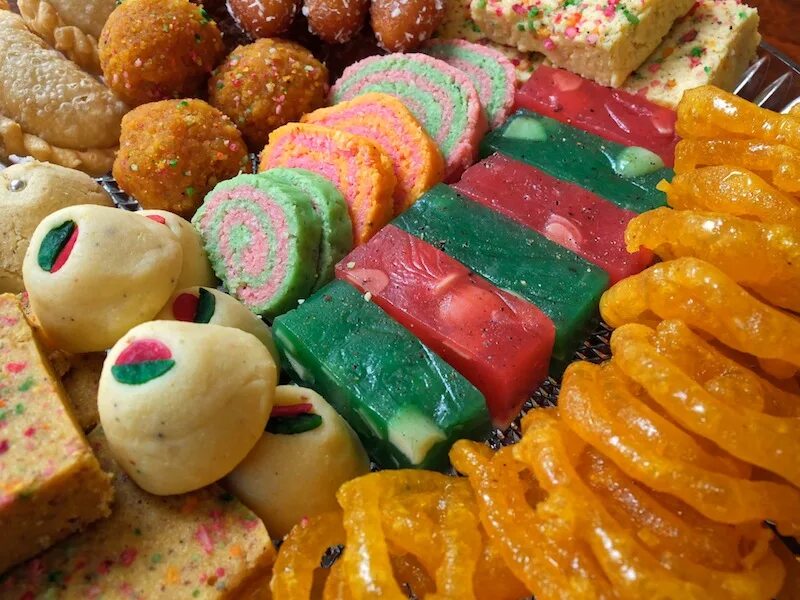 Eats lots of sweets. Индийские сладости. Бенгальские сладости. Индийские Десерты. Педа индийская сладость.