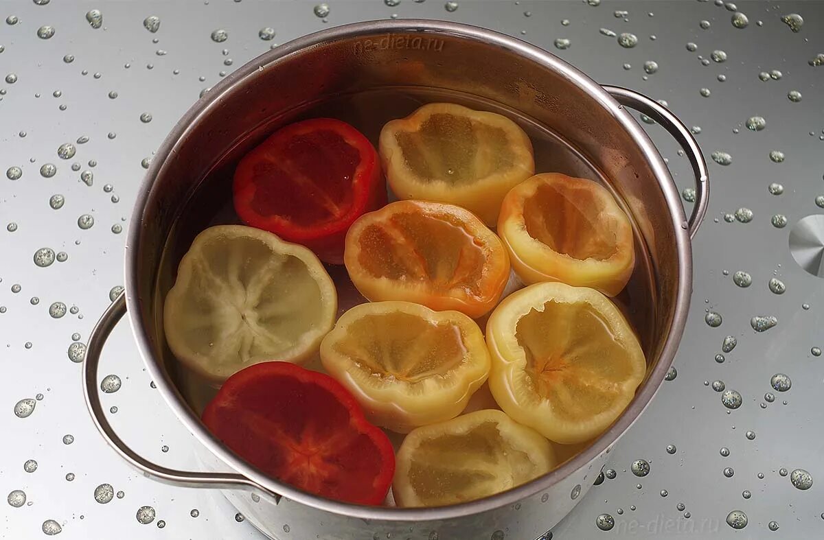 Чугунная кастрюля vitesse тыква. Фаршированные перцы с фаршем и рисом. Кастрюля тыква vitesse с крышкой. Помидоры с болгарским перцем в маринаде. Болгарский перец в кастрюле.