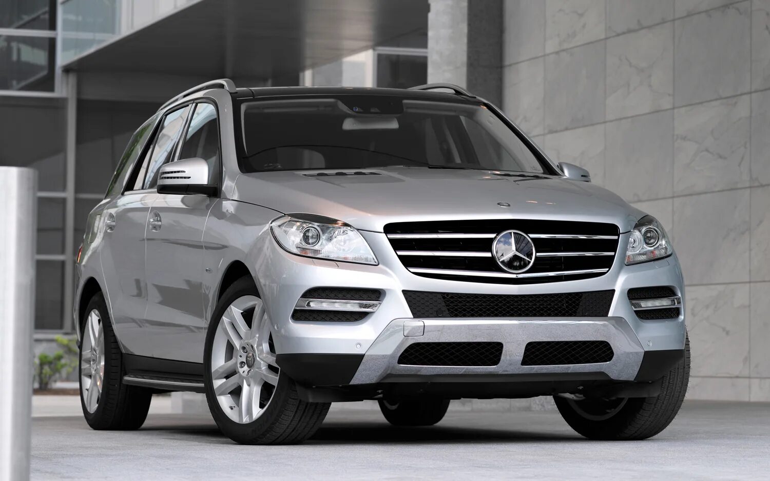 Мерседес краснодарском крае пробегом. Mercedes Benz ml 350 2014. Mercedes ml 350. Mercedes-Benz m-class ml 350. Mercedes-Benz ml 360.