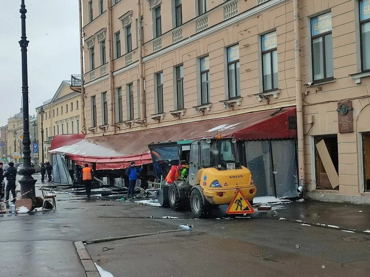 Взрыв на васильевском острове. Взорвалось кафе на Васильевском острове. Взрыв в кафе в Питере. Взрыв в кафе на Васильевском острове.