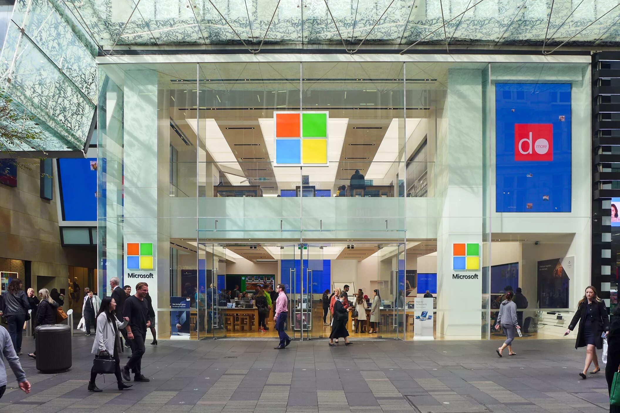 Ms store. Магазин майкрософт. microsoft store магазин. самый большой магазин майкрософт. microsoft store картинки.