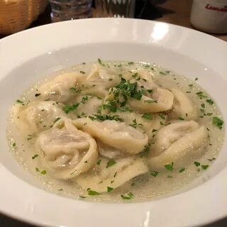 Пельмени с бульоном