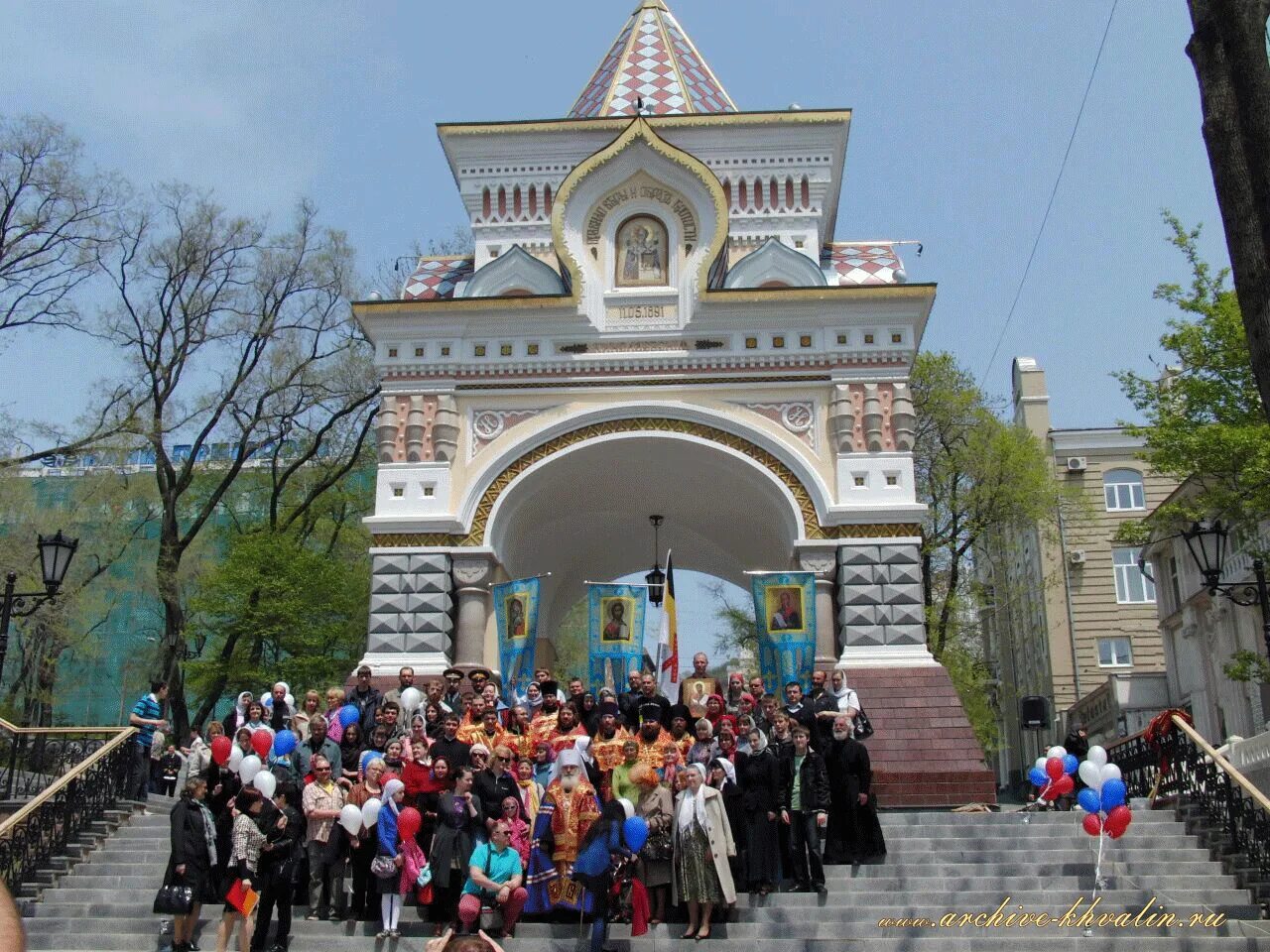 Арка владивосток. Арка цесаревича Николая Владивосток. Владивосток арка в честь Николая цесаревича. Триумфальная арка цесаревича Николая во Владивостоке. Арка цесаревича во Владивостоке.