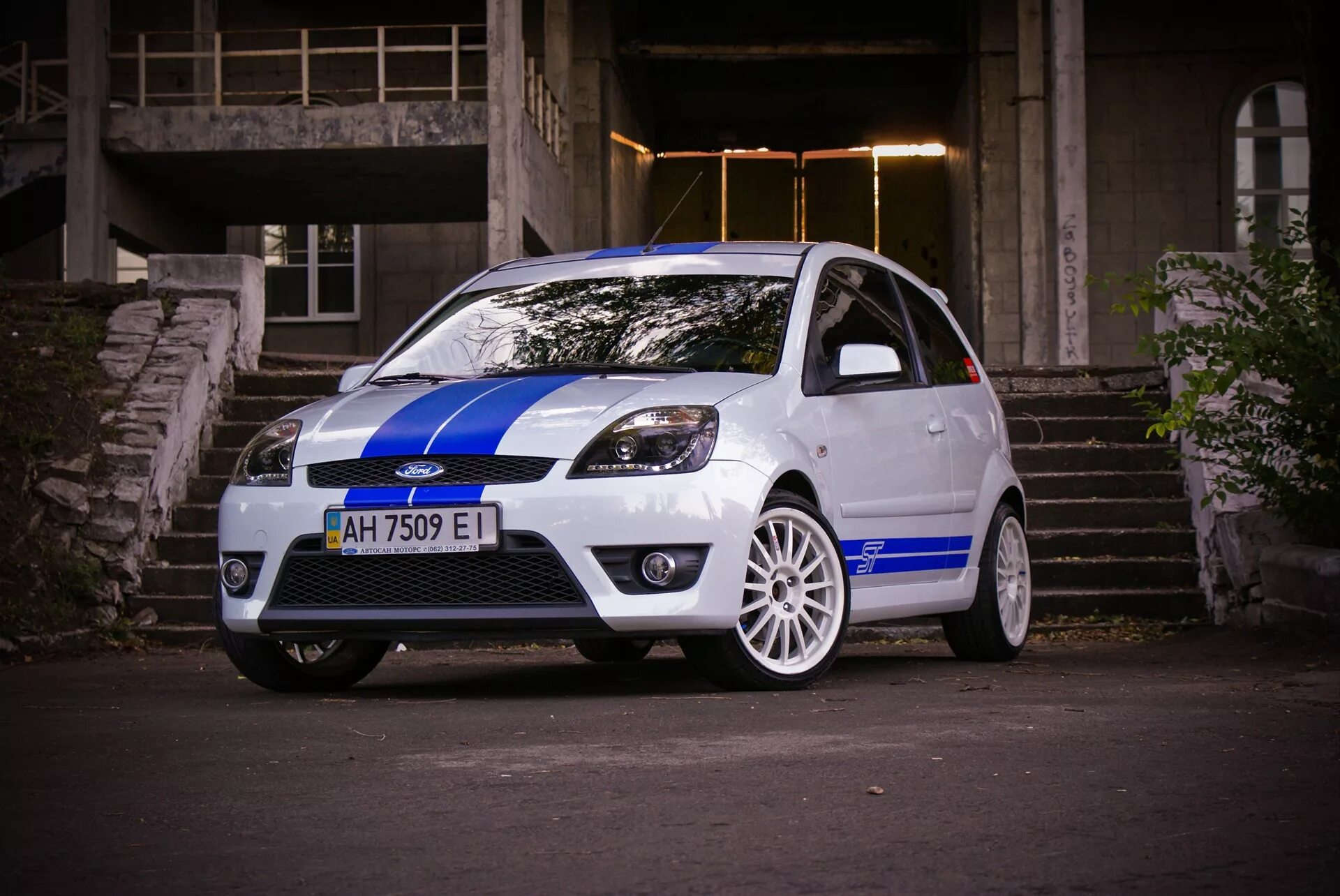 Ст тюнинг. Ford Fiesta St mk5. Форд Фиеста мк5 St. Ford Fiesta 5 St. Ford Fiesta St mk5 White.