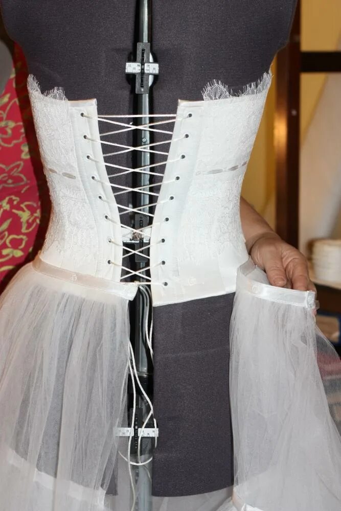 Корсет с чашками. Основа для корсета. Корсет с отрезной чашкой. Шьем корсет. Корсет шило.