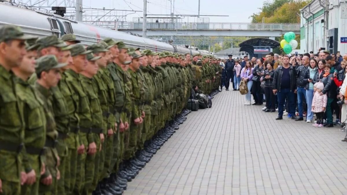 Вновь мобилизованные. Мобилизация 2023 Саратов. Солдаты мобилизация. Проводы военнослужащих. Военные сборы.