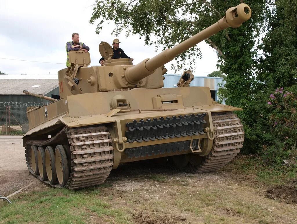 Немецкий танк тигр т. Танк тигр Германия. Танк Тайгер 131. Танк тигр 131. Танк тигр 4.