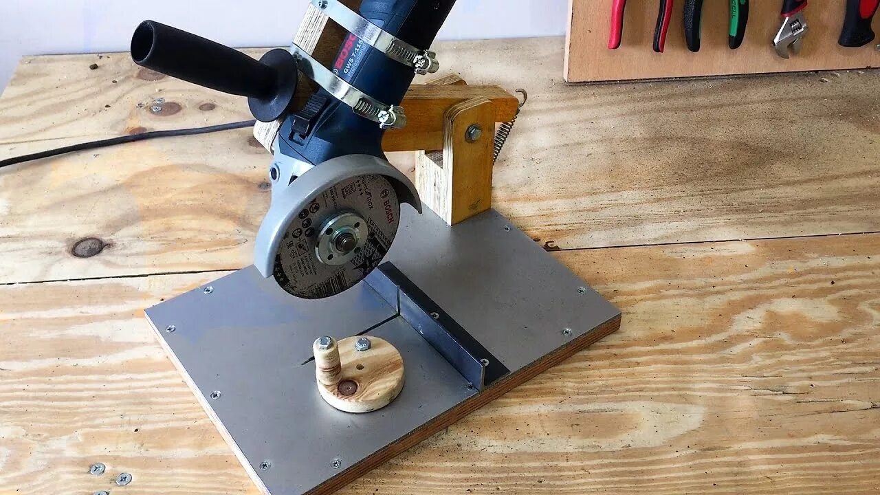 Стойка для болгарки making Angle Grinder Stand чертежи. Стойка для болгарки Angle Grinder Stand. Отрезной станок из болгарки Интерскол. Приспособление для болгарки гриндер. Самодельная ушм