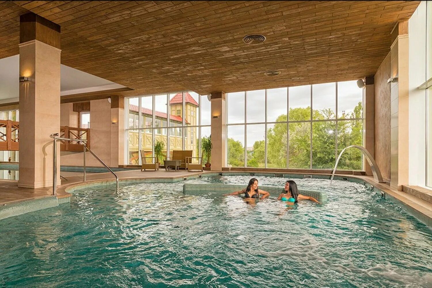 Спа отель анапа с бассейном. Крытый бассейн алеан фэмили довиль. alean family resort бассейн. отель довиль бассейн крытый. довиль анапа бассейн.