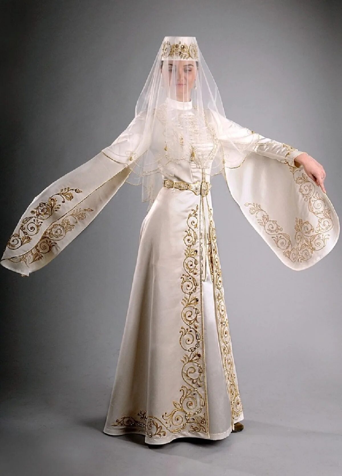 Костюм осетина. Платья Изольды Гогичаевой. Национальный наряд осетинской невесты. Платья Изольды Гогичаевой Свадебные.