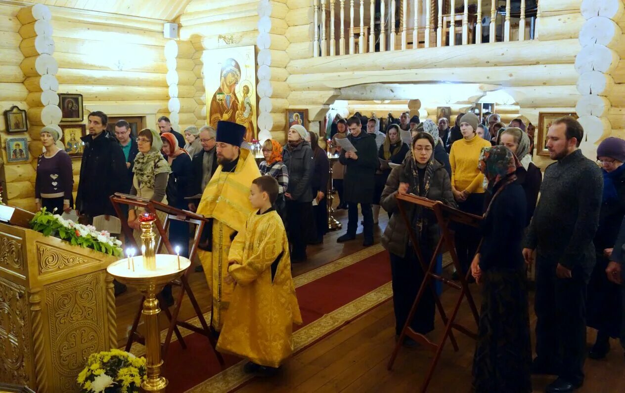 храм печерских святых в старых черемушках. никита святой нины в церкви. церковь нины на профсоюзной. отец владимир в храме святой нины. храм святой равноапостольной нины в петербурге.