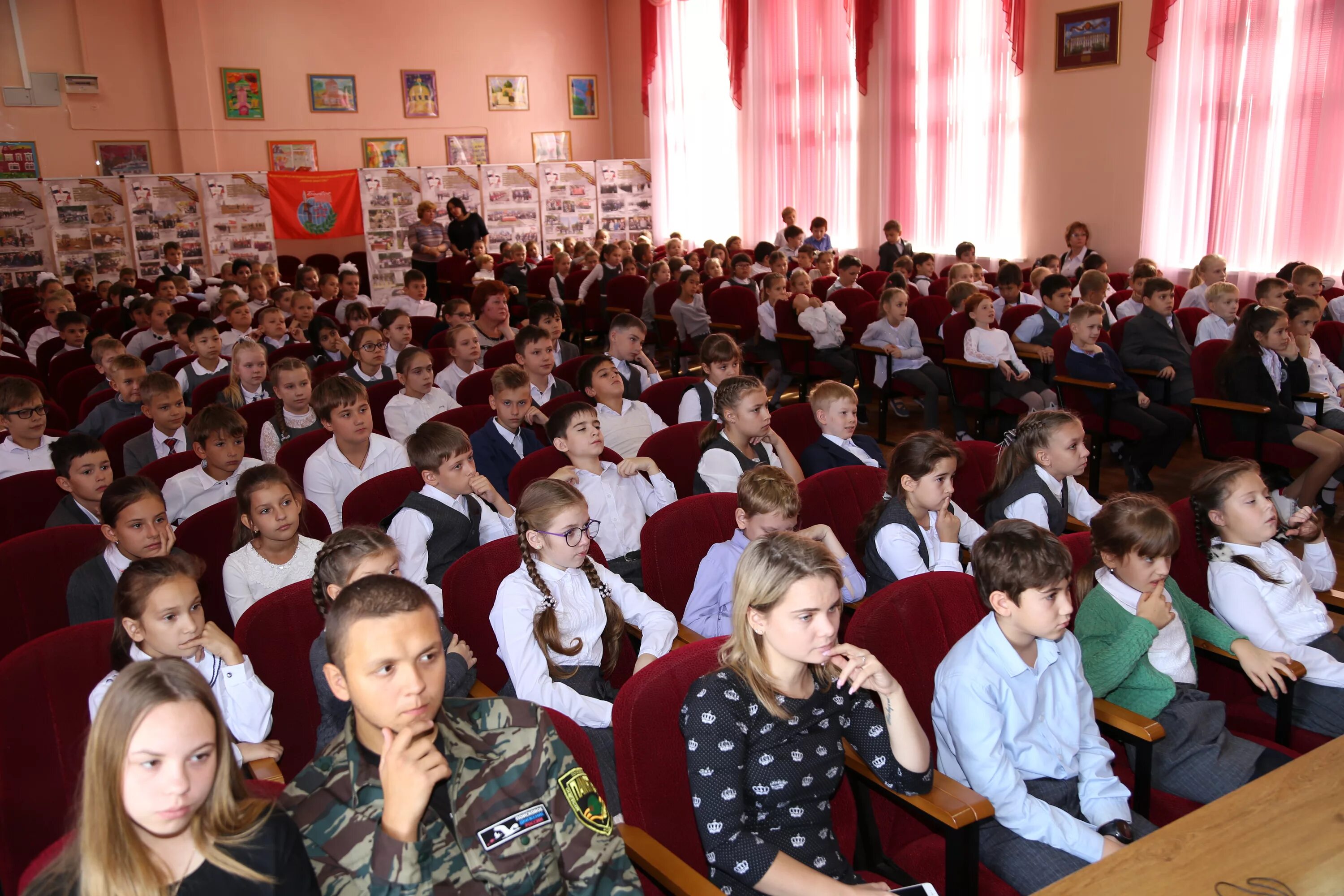 Гимназия 3 работа. Гимназия 3 астрахань. гимназия 3 астрахань официальный 3в. директор гимназии 3 астрахань. школа номер 3 астрахань.