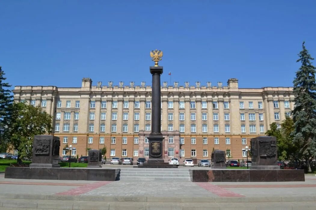 Белгород город воинской славы год. Стела «город воинской славы» (Белгород). Мэрия Белгорода. Белгород Белгород город воинской славы воинской воинской. Белгород Соборная площадь стела город воинской славы.