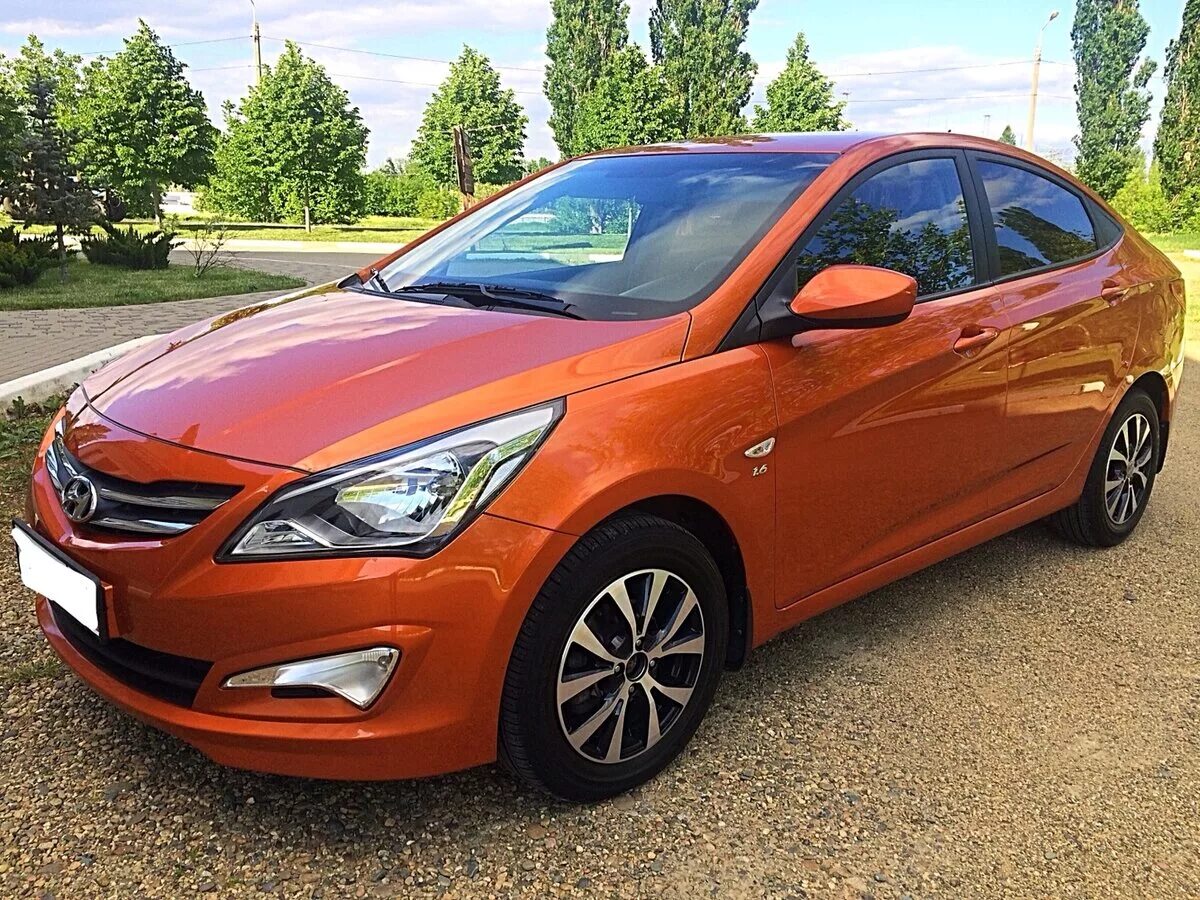 Солярис машина фото. Хендай Солярис 2015. Hyundai Solaris 1. Хендай Солярис (Hyundai Solaris). Hyundai Solaris 2015 оранжевый.