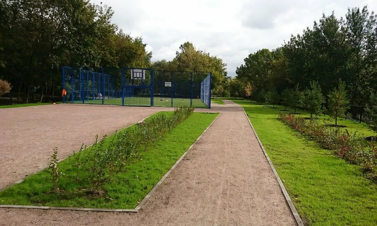 Долина парк отзывы. Долина роз кисловодск осенью. Парк пойма реки чертановки. Парк долина реки чертановки москва. Парк долина реки химки москва.