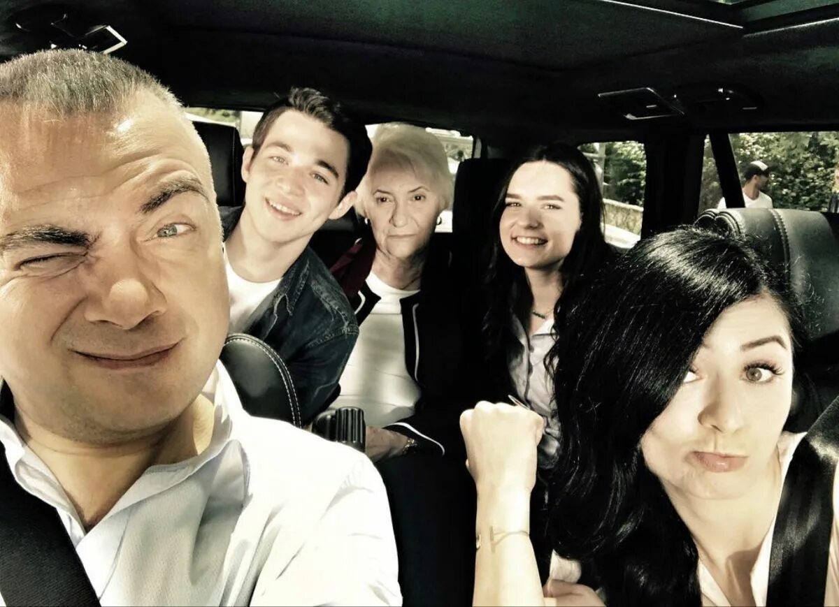 Если со мной тесно. Человек толпы. Мужчина и женщина. Человек в коробке. Тесно со мной.