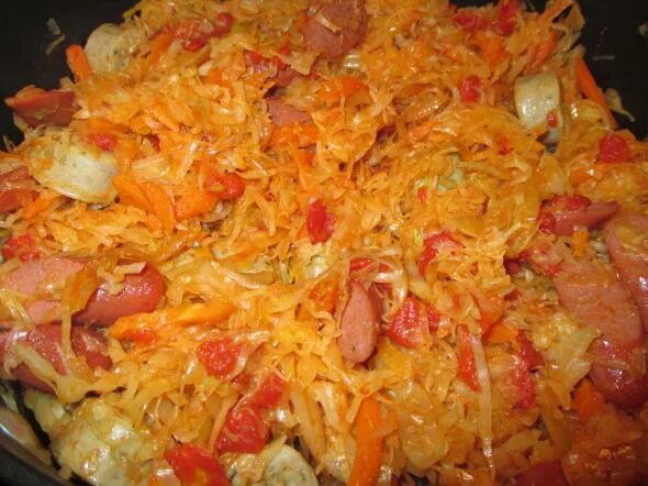 Рецепт капуста с сосисками в кастрюле