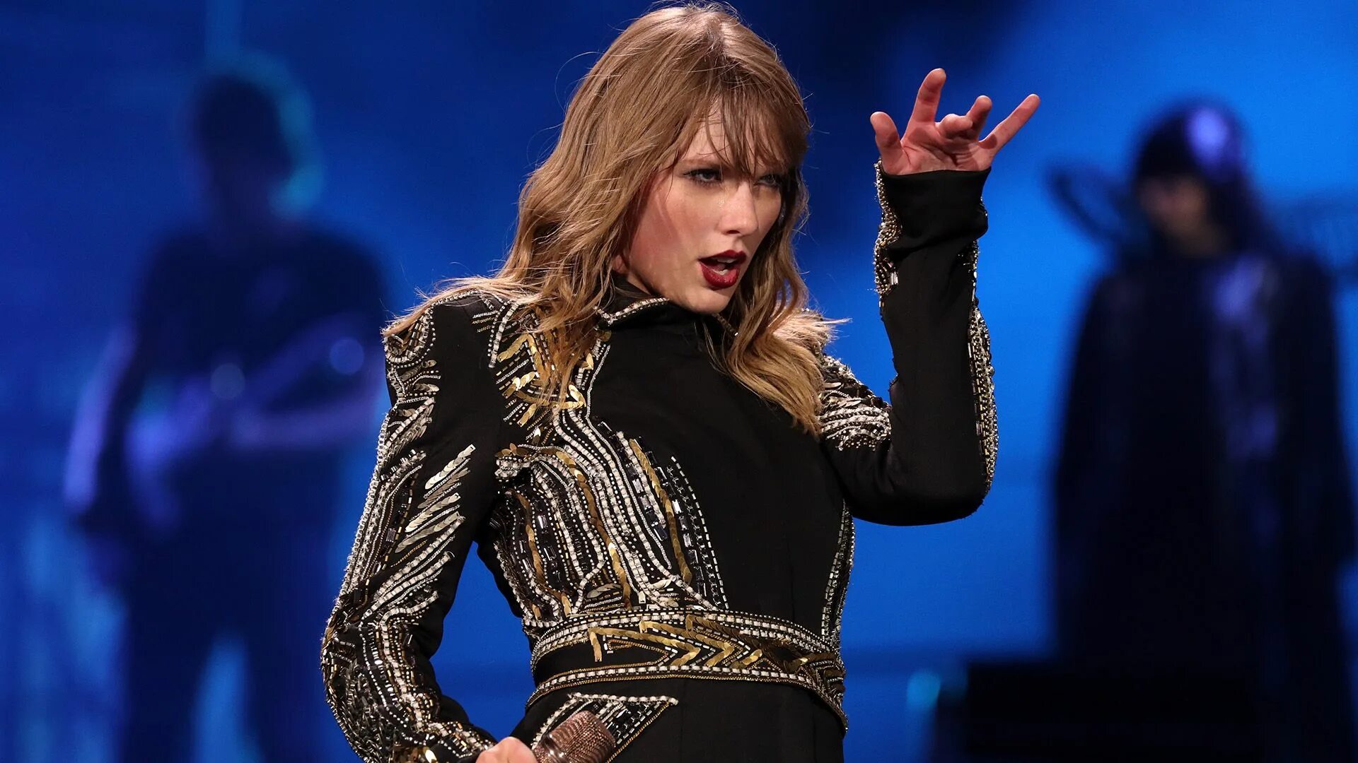 Is swift as an. Тейлор свифт reputation. тейлор свифт концерт. taylor swift with fire. taylor swift hot concert.
