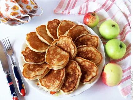 Оладушки с яблоками на молоке с дрожжами