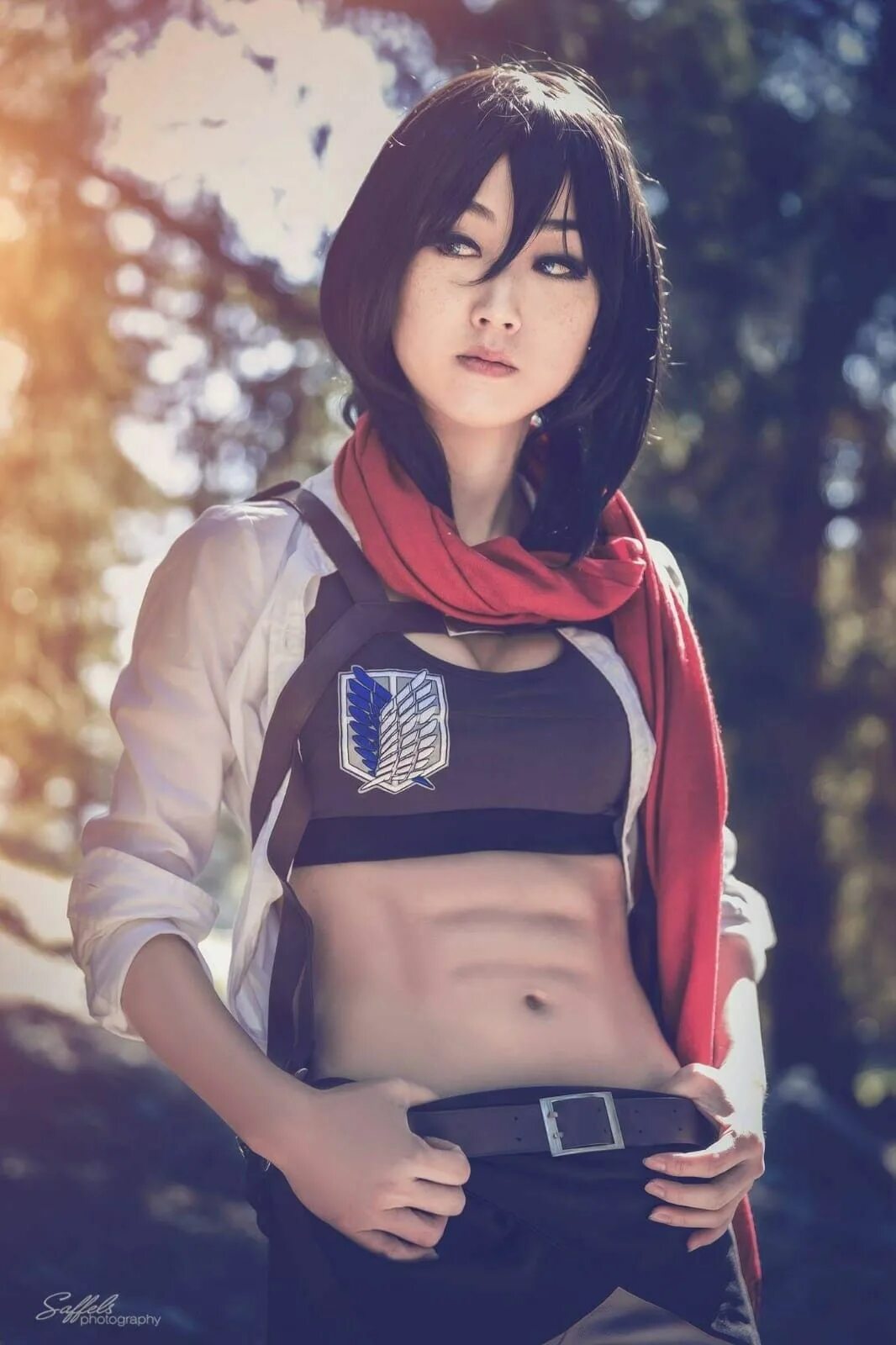 Микаса косплей. Mikasa Ackerman Cosplay пресс. Микаса Аккерман в реальной жизни.