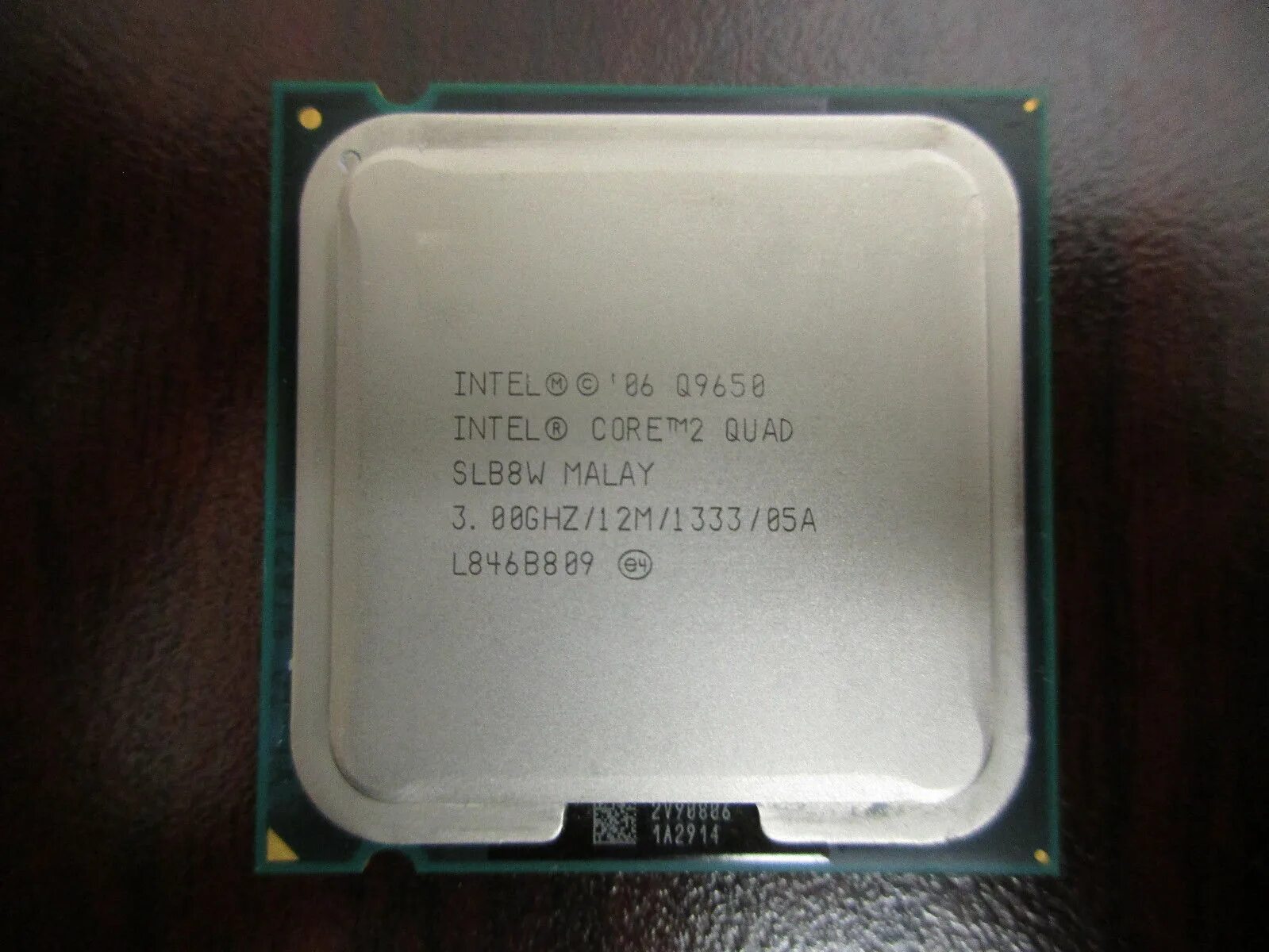 Intel core 2 duo память. Процессор Intel Core 2 Quad. Процессор Intel Core 2 Quad q9650 Yorkfield. Intel Core 2 Quad q950. Intel Core 2 Quad q6600 lga775, 4 x 2400 МГЦ.