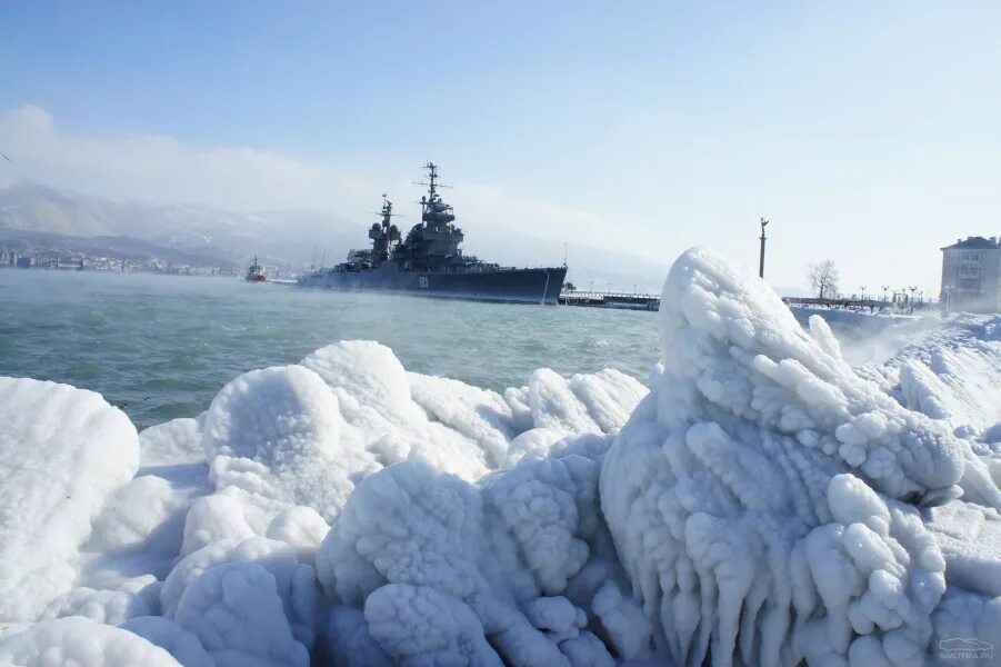 Температура в новороссийске сегодня. Новороссийск зима 2012. Новороссийск Обледенение набережной. Новороссийск Обледенение набережной 2012. Новороссийск зима 2021.