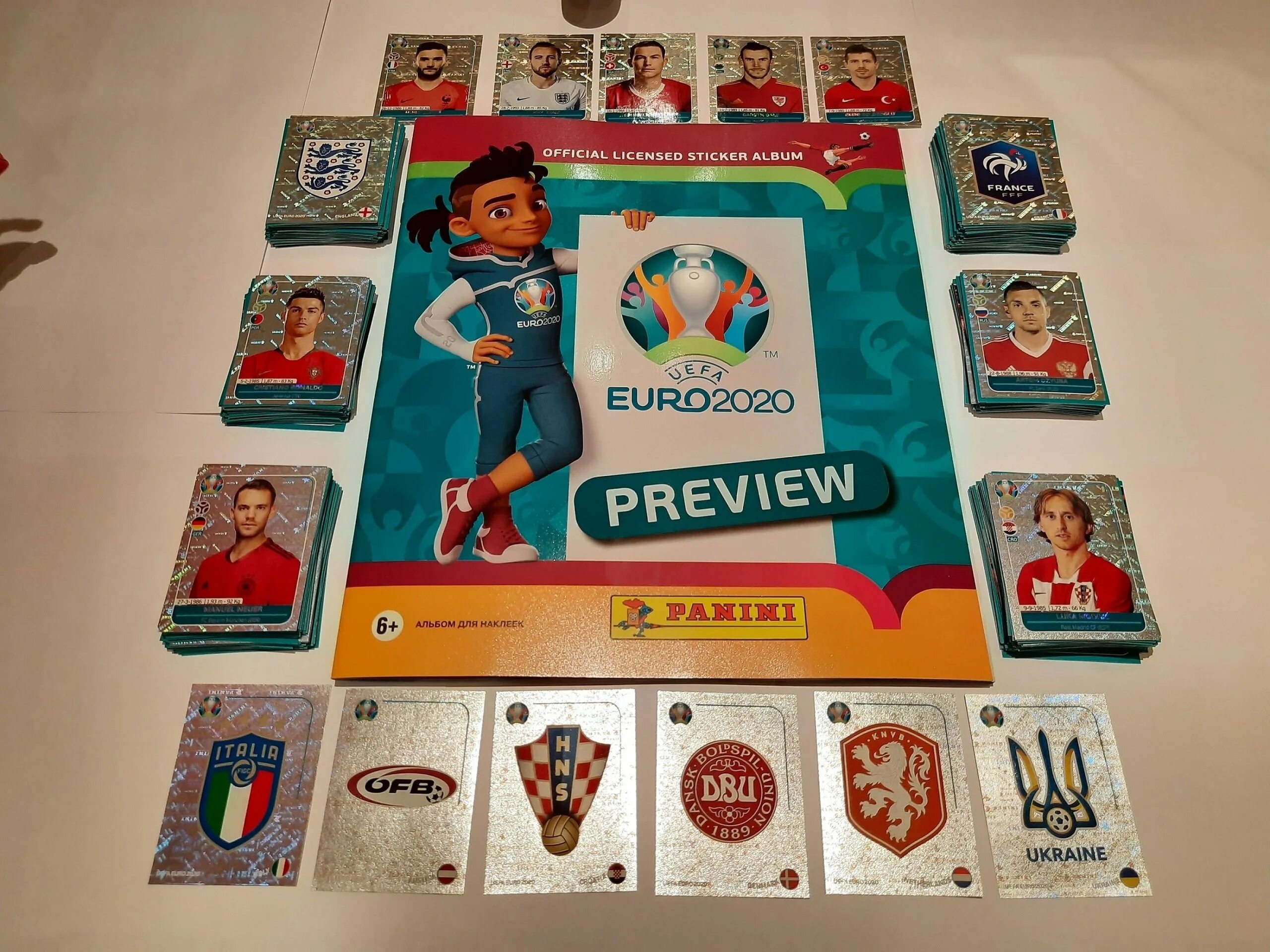 Евро наклейка. Panini наклейки Euro 2020. Наклейки UEFA Euro 2020. Евро 2020 альбом Panini. Panini 2020 наклейки.